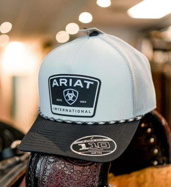 Casquette Ariat blanche avec corde