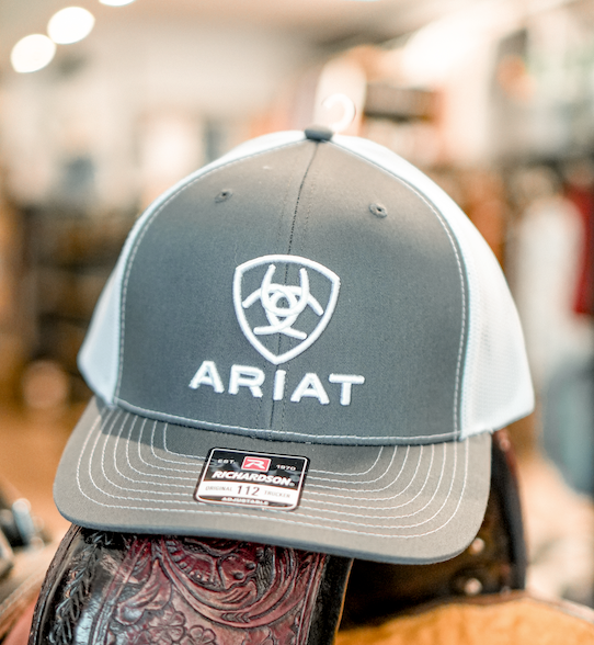 Casquette Ariat grise avec logo blanc