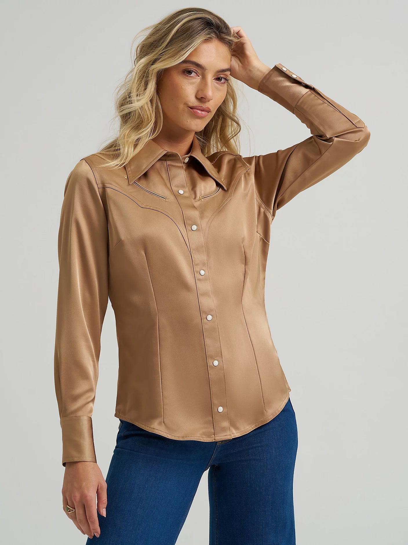 Chemise Wrangler Lainey Wilson en satin